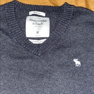 A&F Cotton-Cashmere Icon V-Neck Sweater size M